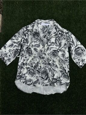 Carla Rockmore Collection Black & White Floral Button-Up 🌹🖤